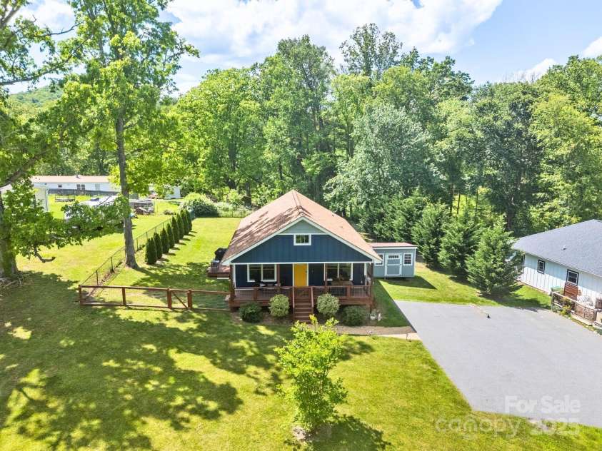 80 New Salem Road, Swannanoa, NC 28778.  MLS# CAR4250323, YatesRealty ID 15255. 