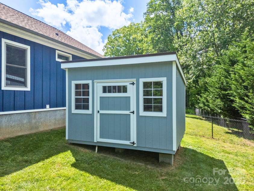 80 New Salem Road, Swannanoa, NC 28778.  MLS# CAR4250323, YatesRealty ID 15255. 