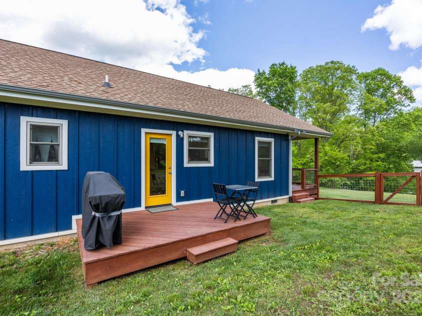 80 New Salem Road, Swannanoa, NC 28778.  MLS# CAR4250323, YatesRealty ID 15255. 