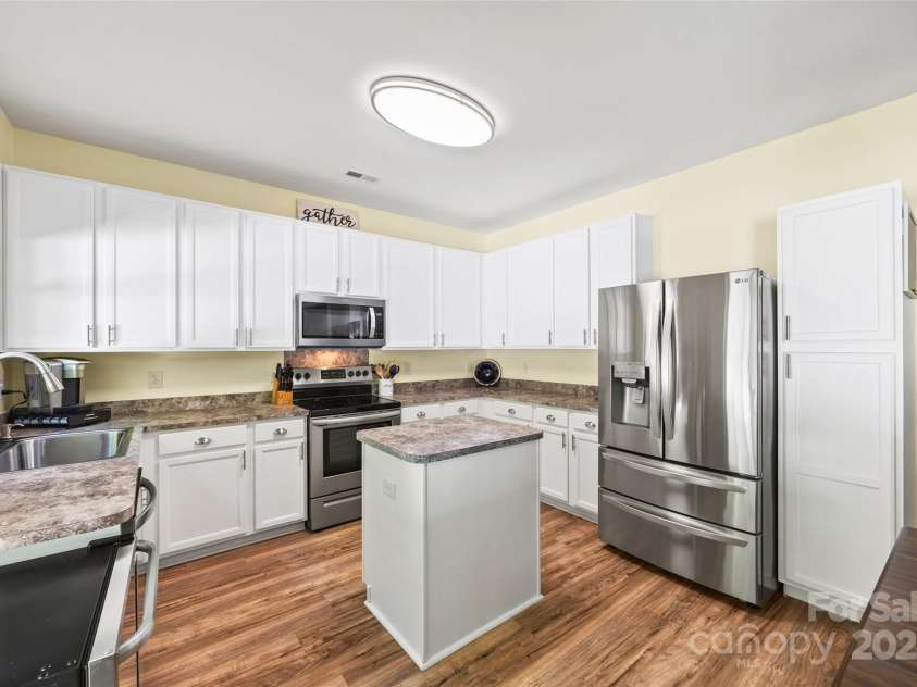 3970 Parkers Ferry Road, Fort Mill, SC 29715.  MLS# CAR4239600, YatesRealty ID 15256. 