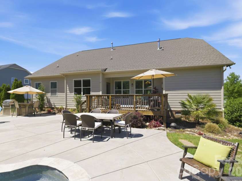 5040 Barcroft Drive, Fort Mill, SC 29707.  MLS# CAR4370986, YatesRealty ID 15256. 