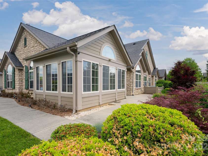 33 Braeburn Way, Flat Rock, NC 28731.  MLS# CAR4254837, YatesRealty ID 15257. 