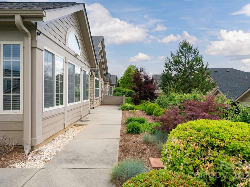 33 Braeburn Way, Flat Rock, NC 28731.  MLS# CAR4254837, YatesRealty ID 15257. 