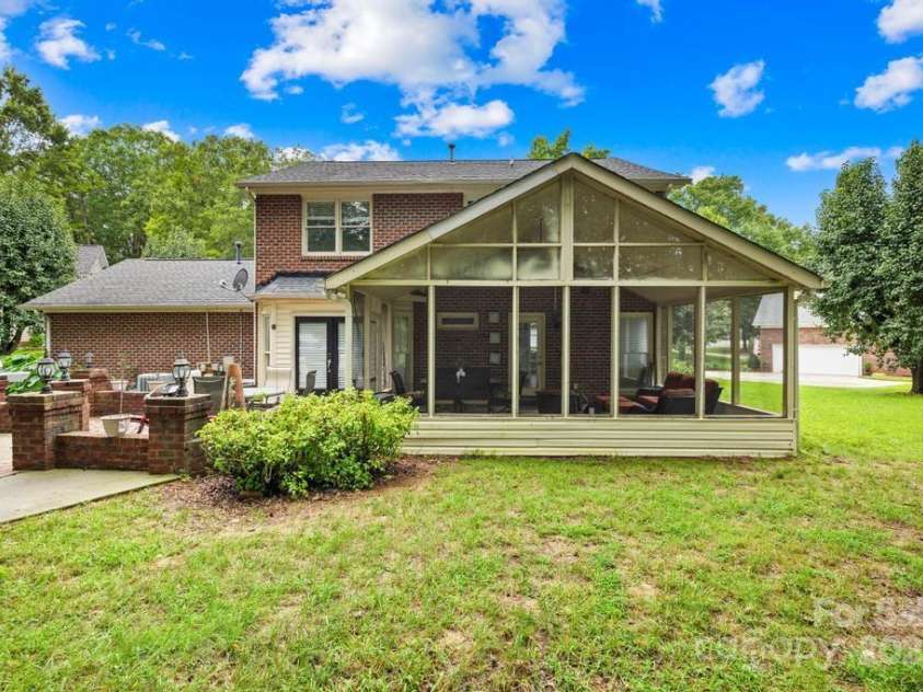 3000 Abingdon Avenue, Monroe, NC 28110.  MLS# CAR4294988, YatesRealty ID 15258. 