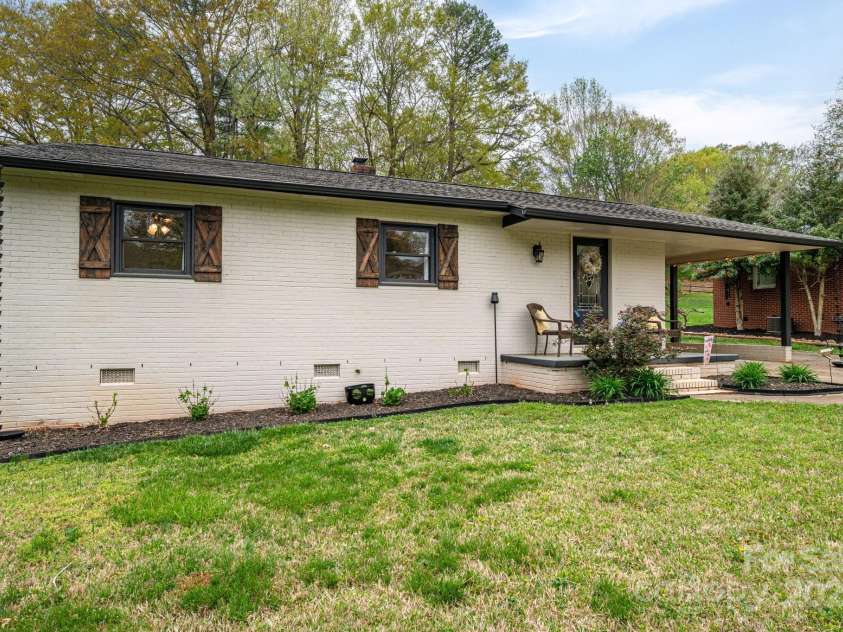 706 Annieline Drive, Shelby, NC 28152.  MLS# CAR4240369, YatesRealty ID 15258. 