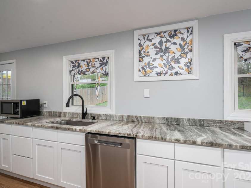 706 Annieline Drive, Shelby, NC 28152.  MLS# CAR4240369, YatesRealty ID 15258. 