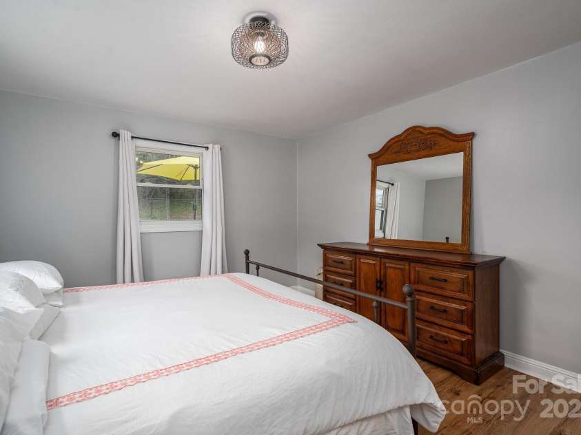 706 Annieline Drive, Shelby, NC 28152.  MLS# CAR4240369, YatesRealty ID 15258. 