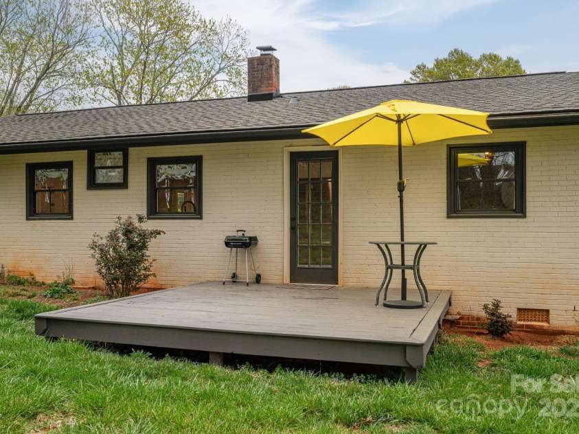 706 Annieline Drive, Shelby, NC 28152.  MLS# CAR4240369, YatesRealty ID 15258. 
