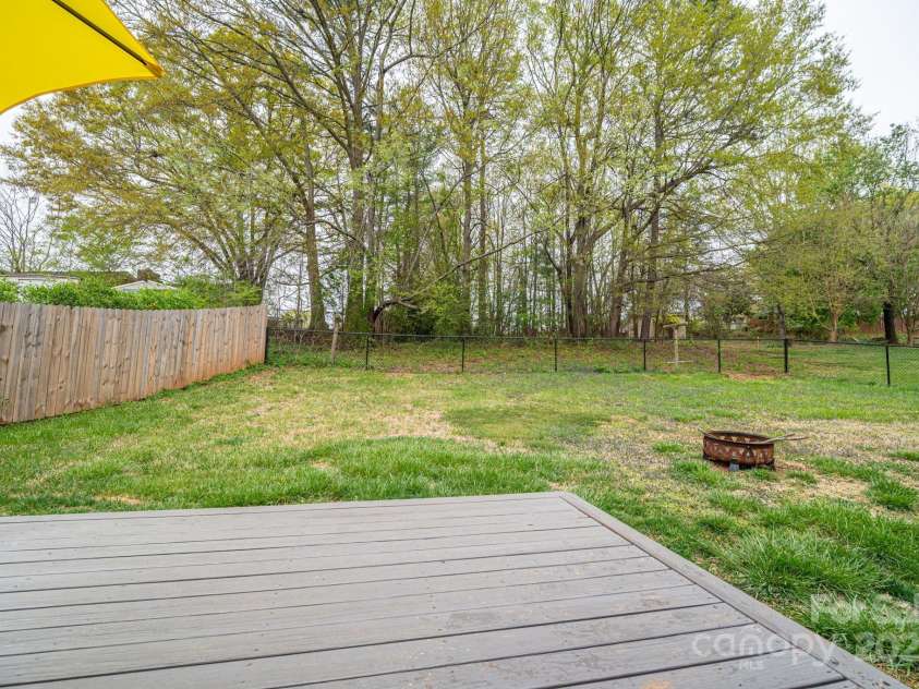 706 Annieline Drive, Shelby, NC 28152.  MLS# CAR4240369, YatesRealty ID 15258. 