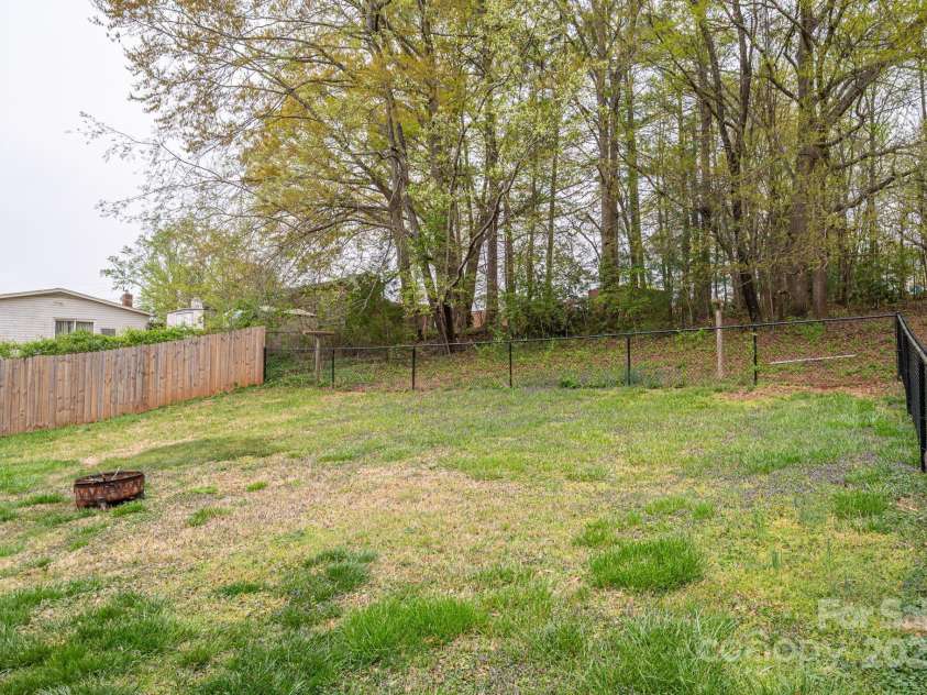 706 Annieline Drive, Shelby, NC 28152.  MLS# CAR4240369, YatesRealty ID 15258. 