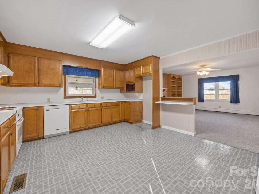 28100 NC HWY 24/27 Highway, Albemarle, NC 28001.  MLS# CAR4334032, YatesRealty ID 15259. 