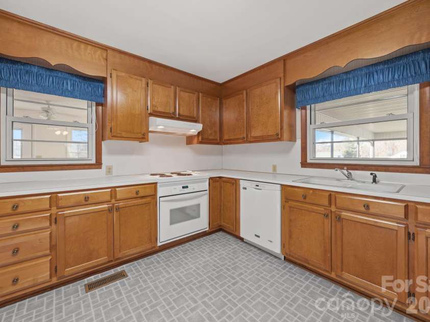 28100 NC HWY 24/27 Highway, Albemarle, NC 28001.  MLS# CAR4334032, YatesRealty ID 15259. 