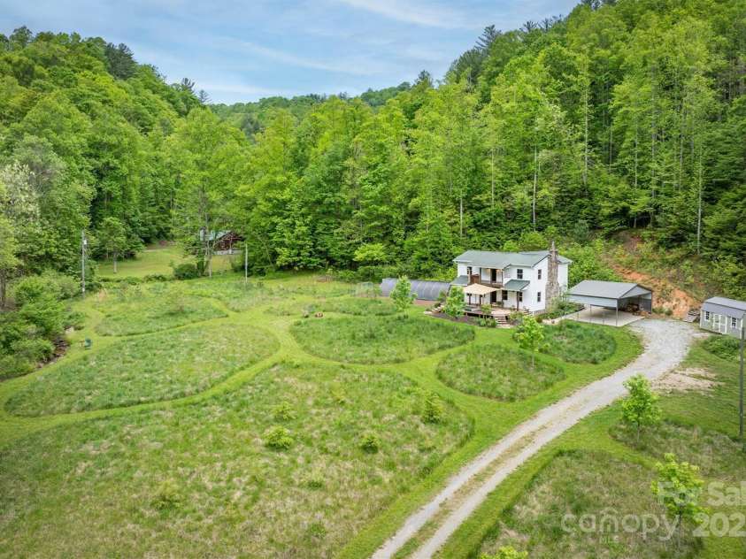 6470 Stone Mountain Road, Lenoir, NC 28645.  MLS# CAR4259861, YatesRealty ID 15259. 