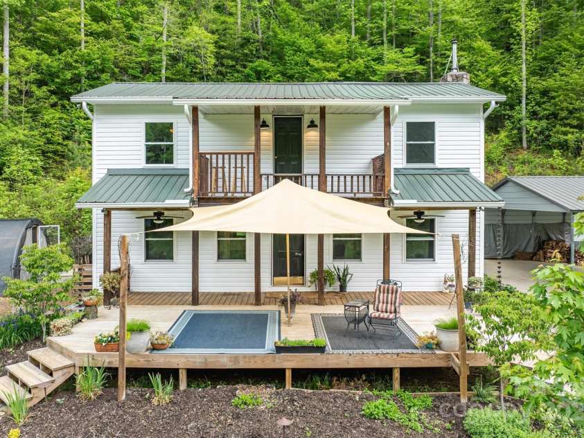 6470 Stone Mountain Road, Lenoir, NC 28645.  MLS# CAR4259861, YatesRealty ID 15259. 