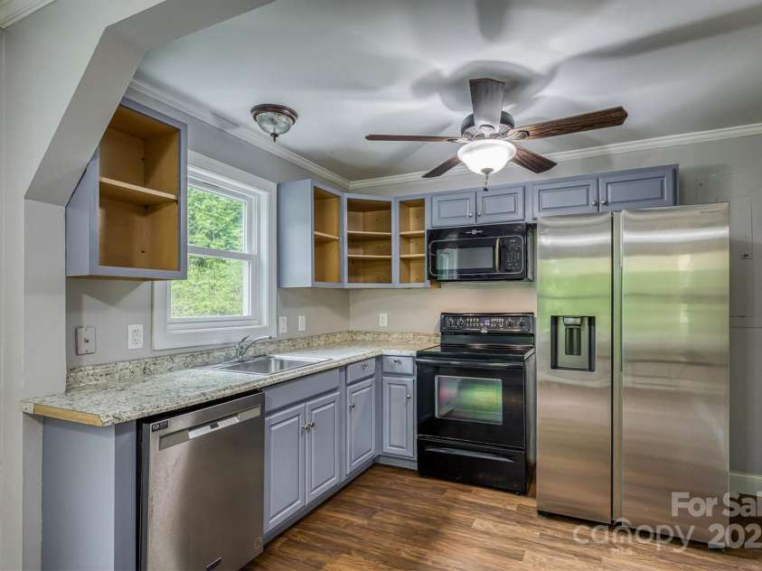 6470 Stone Mountain Road, Lenoir, NC 28645.  MLS# CAR4259861, YatesRealty ID 15259. 