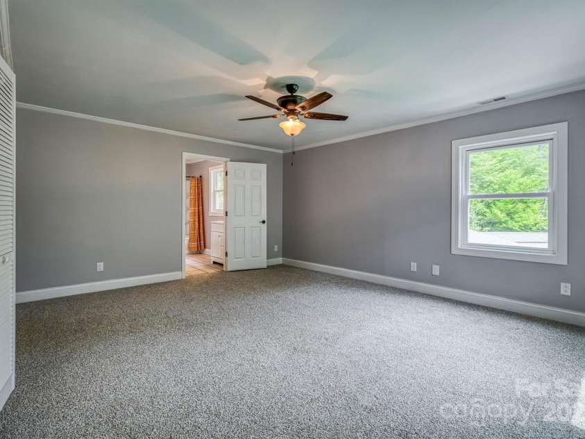 6470 Stone Mountain Road, Lenoir, NC 28645.  MLS# CAR4259861, YatesRealty ID 15259. 