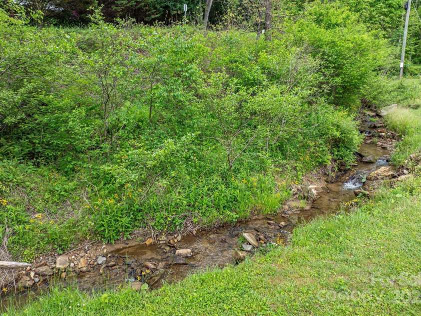 6470 Stone Mountain Road, Lenoir, NC 28645.  MLS# CAR4259861, YatesRealty ID 15259. 