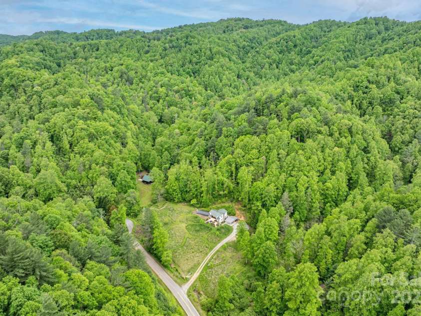 6470 Stone Mountain Road, Lenoir, NC 28645.  MLS# CAR4259861, YatesRealty ID 15259. 