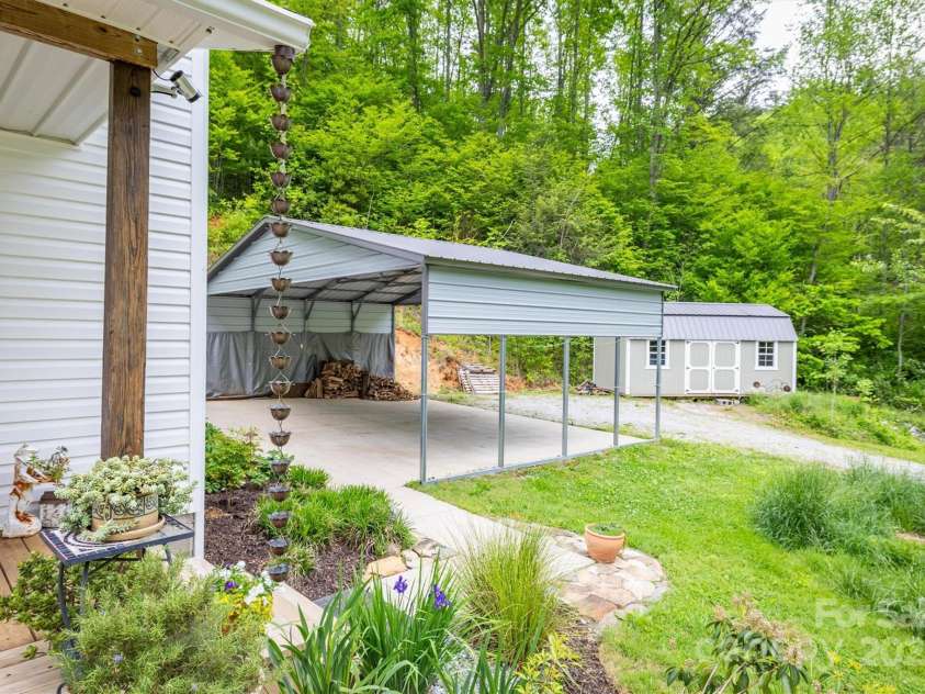 6470 Stone Mountain Road, Lenoir, NC 28645.  MLS# CAR4259861, YatesRealty ID 15259. 