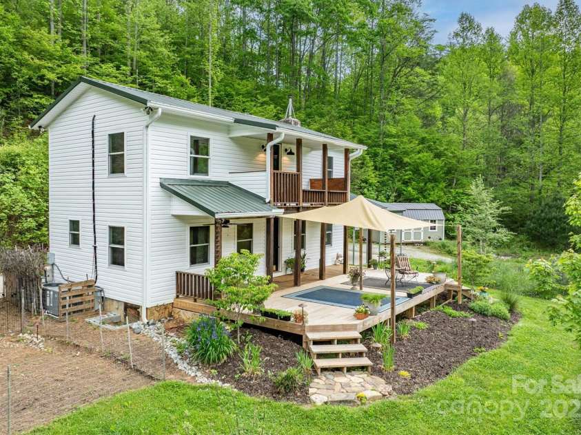 6470 Stone Mountain Road, Lenoir, NC 28645.  MLS# CAR4259861, YatesRealty ID 15259. 