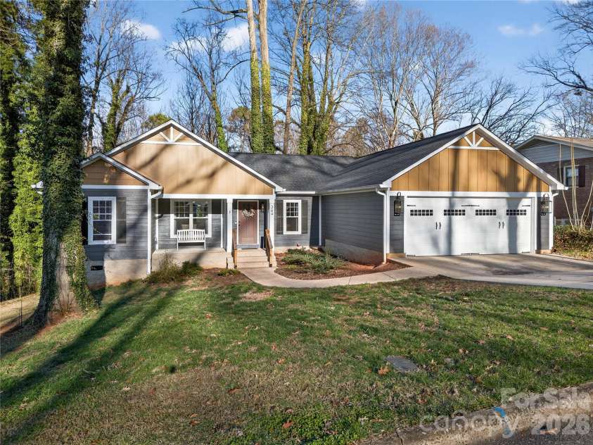 364 Oakwood Drive, Statesville, NC 28677.  MLS# CAR4340183, YatesRealty ID 15260. 