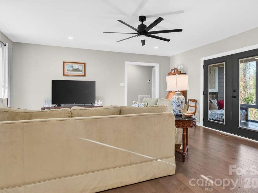 364 Oakwood Drive, Statesville, NC 28677.  MLS# CAR4340183, YatesRealty ID 15260. 