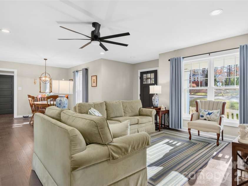 364 Oakwood Drive, Statesville, NC 28677.  MLS# CAR4340183, YatesRealty ID 15260. 