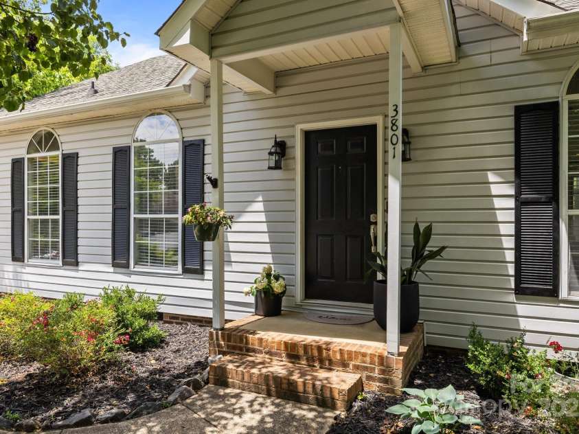 3801 Rosedown Drive, Matthews, NC 28105.  MLS# CAR4261313, YatesRealty ID 15260. 