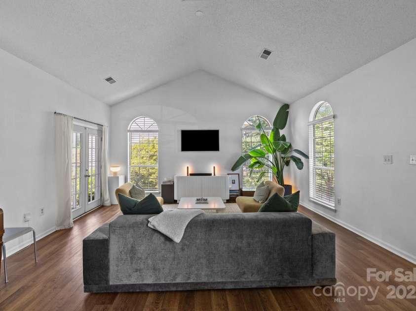 3801 Rosedown Drive, Matthews, NC 28105.  MLS# CAR4261313, YatesRealty ID 15260. 