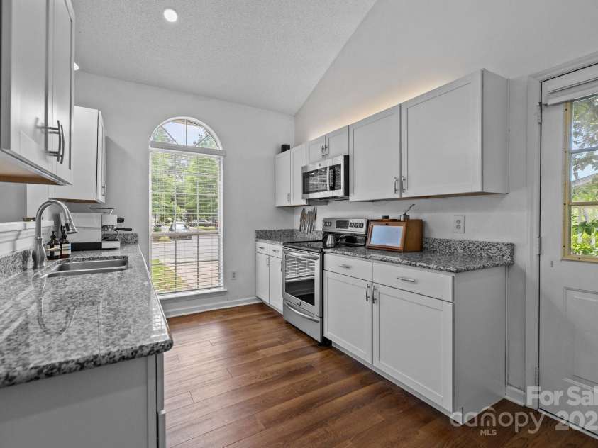 3801 Rosedown Drive, Matthews, NC 28105.  MLS# CAR4261313, YatesRealty ID 15260. 
