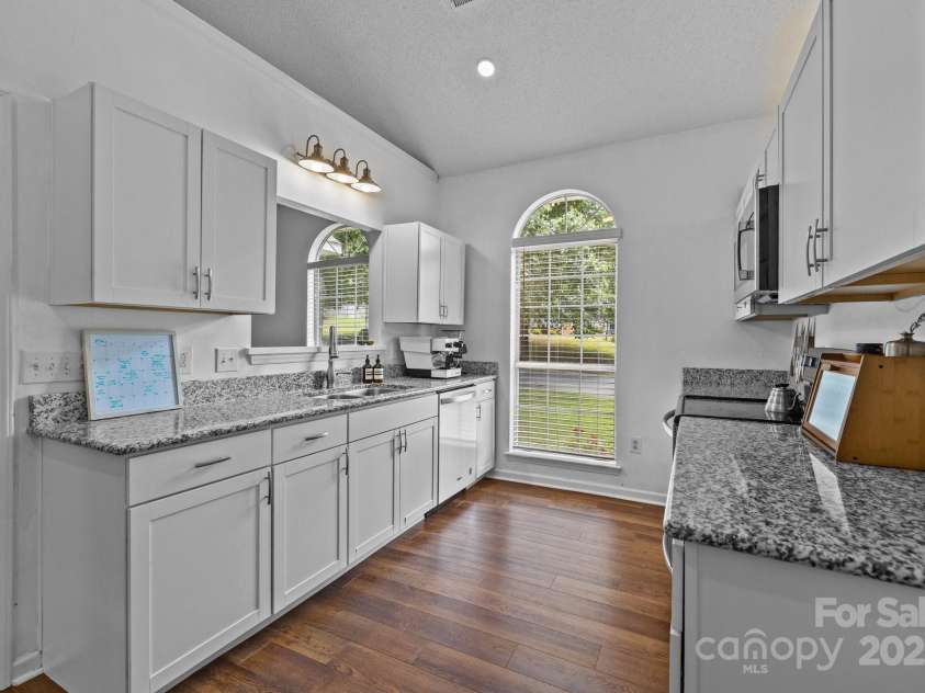 3801 Rosedown Drive, Matthews, NC 28105.  MLS# CAR4261313, YatesRealty ID 15260. 