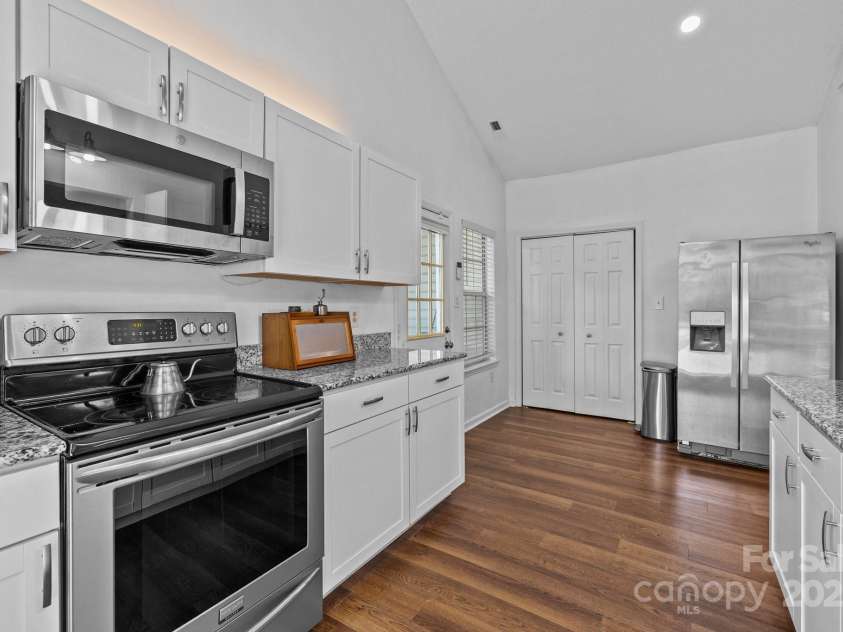 3801 Rosedown Drive, Matthews, NC 28105.  MLS# CAR4261313, YatesRealty ID 15260. 