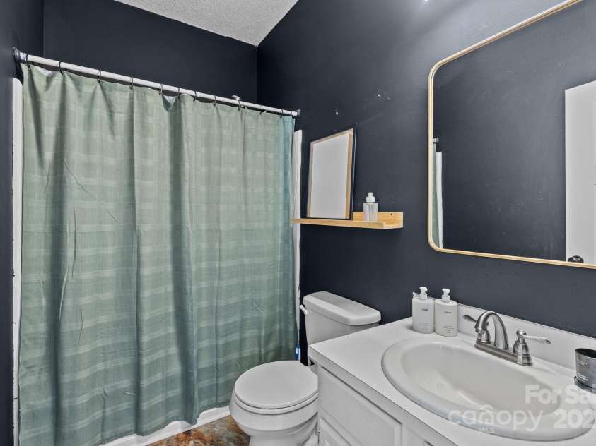 3801 Rosedown Drive, Matthews, NC 28105.  MLS# CAR4261313, YatesRealty ID 15260. 