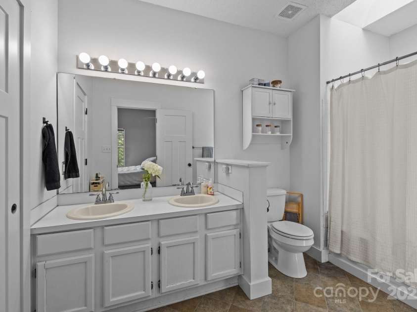 3801 Rosedown Drive, Matthews, NC 28105.  MLS# CAR4261313, YatesRealty ID 15260. 