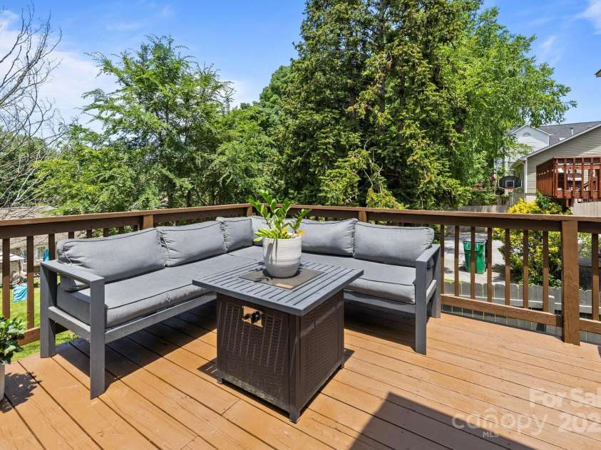 3801 Rosedown Drive, Matthews, NC 28105.  MLS# CAR4261313, YatesRealty ID 15260. 