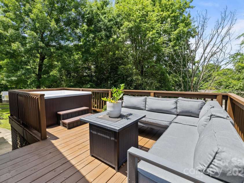 3801 Rosedown Drive, Matthews, NC 28105.  MLS# CAR4261313, YatesRealty ID 15260. 