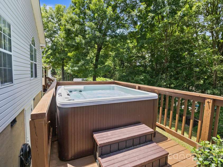 3801 Rosedown Drive, Matthews, NC 28105.  MLS# CAR4261313, YatesRealty ID 15260. 