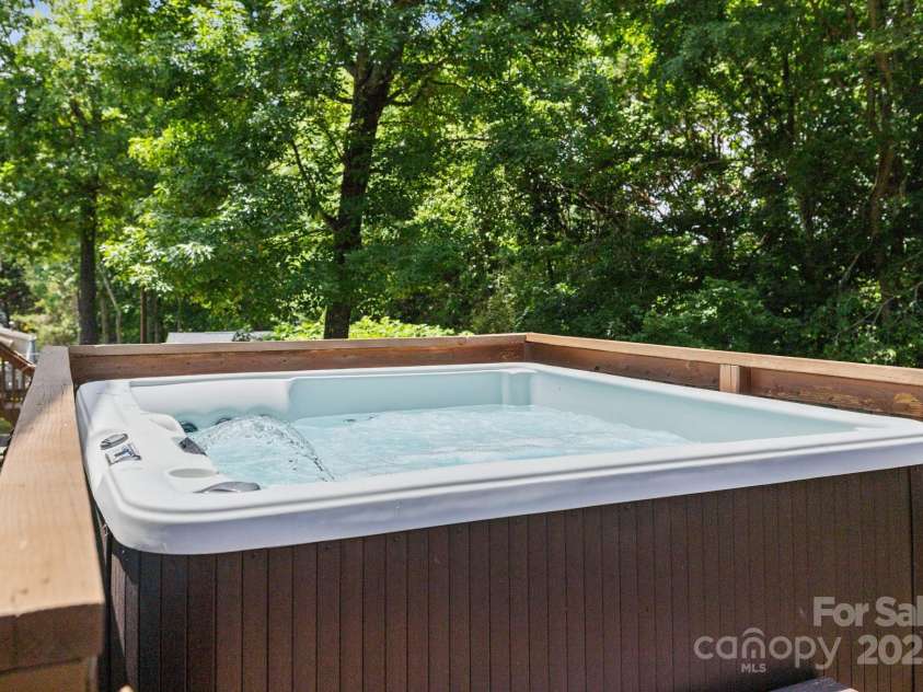 3801 Rosedown Drive, Matthews, NC 28105.  MLS# CAR4261313, YatesRealty ID 15260. 