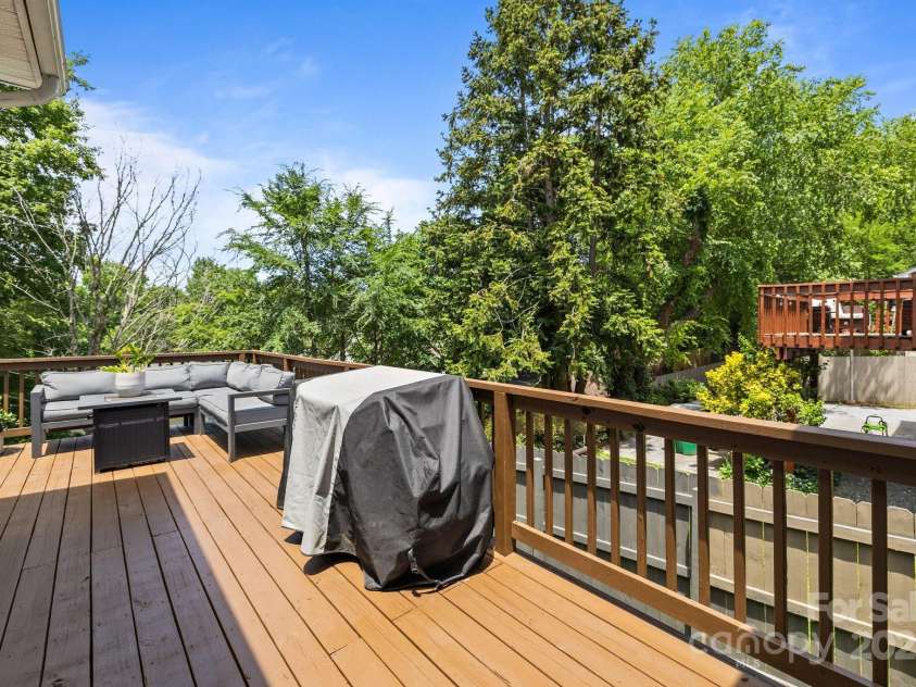 3801 Rosedown Drive, Matthews, NC 28105.  MLS# CAR4261313, YatesRealty ID 15260. 
