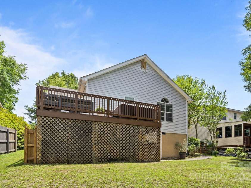 3801 Rosedown Drive, Matthews, NC 28105.  MLS# CAR4261313, YatesRealty ID 15260. 