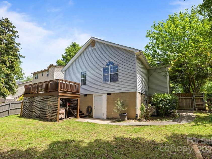 3801 Rosedown Drive, Matthews, NC 28105.  MLS# CAR4261313, YatesRealty ID 15260. 