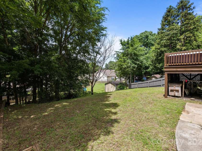 3801 Rosedown Drive, Matthews, NC 28105.  MLS# CAR4261313, YatesRealty ID 15260. 