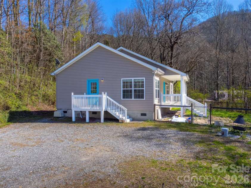 138 Elm Street, Sylva, NC 28779.  MLS# CAR4362616, YatesRealty ID 15261. 