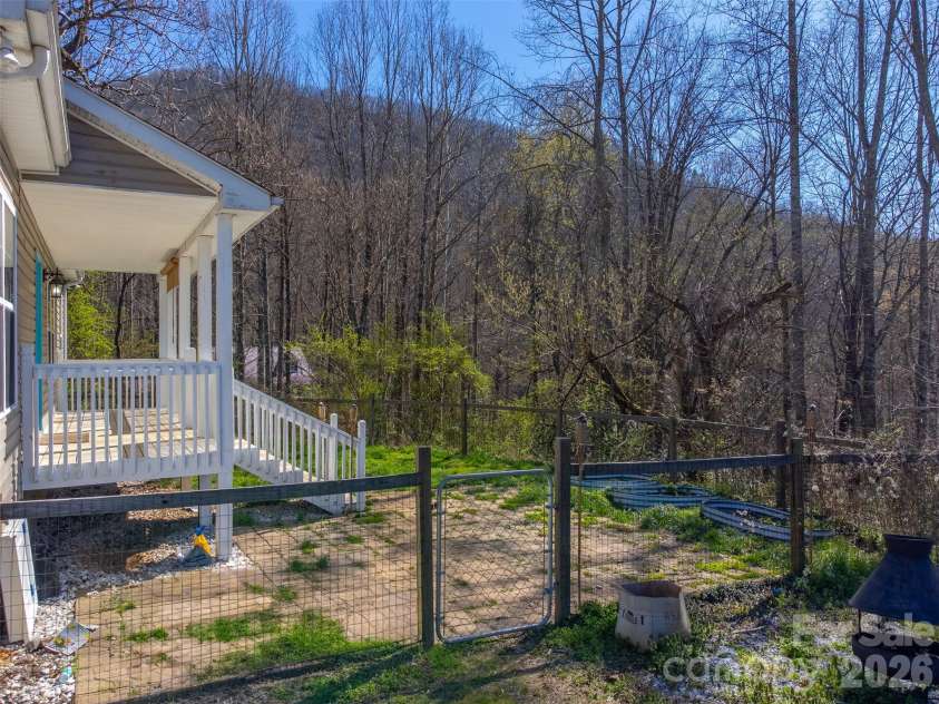 138 Elm Street, Sylva, NC 28779.  MLS# CAR4362616, YatesRealty ID 15261. 