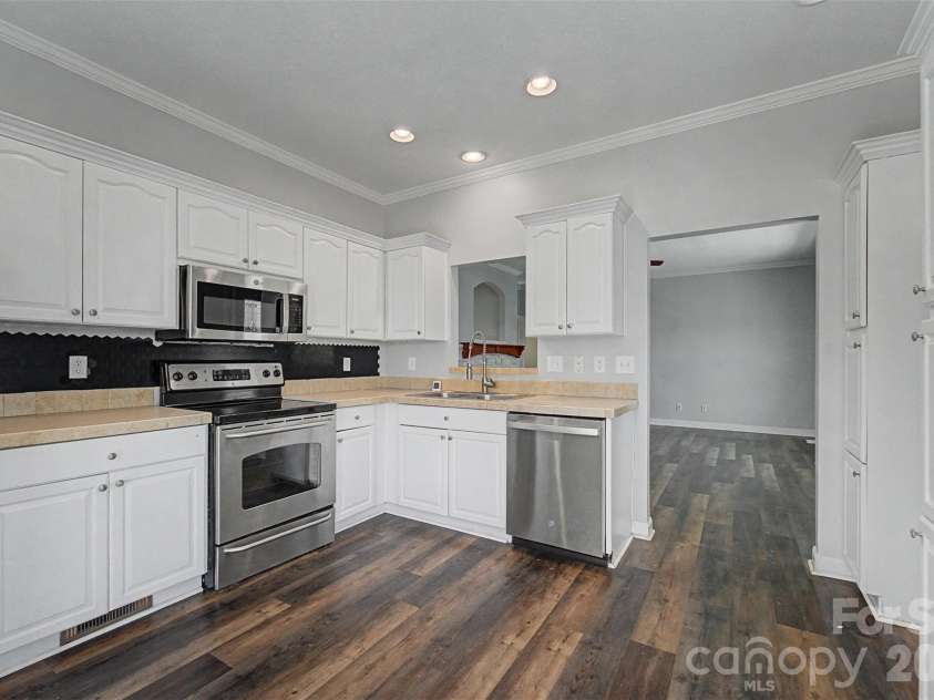 138 Elm Street, Sylva, NC 28779.  MLS# CAR4362616, YatesRealty ID 15261. 
