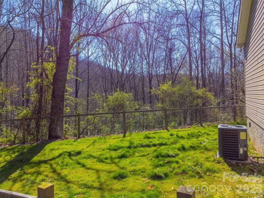 138 Elm Street, Sylva, NC 28779.  MLS# CAR4362616, YatesRealty ID 15261. 