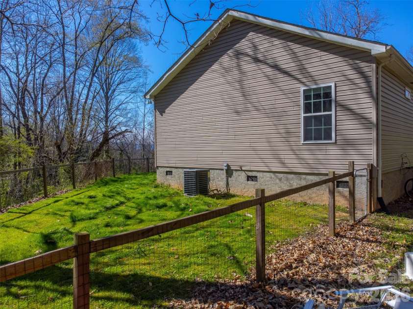 138 Elm Street, Sylva, NC 28779.  MLS# CAR4362616, YatesRealty ID 15261. 