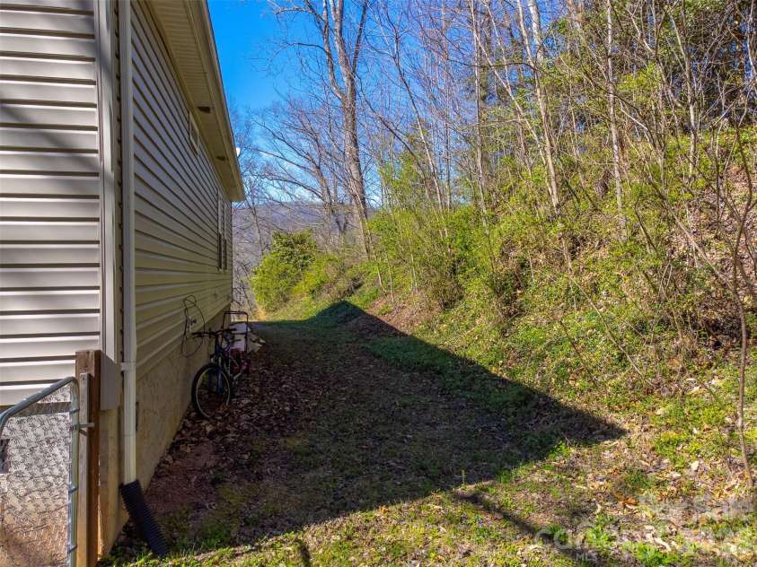 138 Elm Street, Sylva, NC 28779.  MLS# CAR4362616, YatesRealty ID 15261. 
