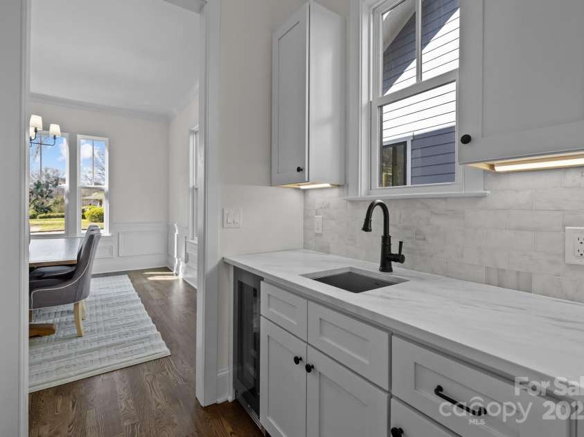 1828 Haines Street, Charlotte, NC 28216.  MLS# CAR4222253, YatesRealty ID 15262. Butler pantry