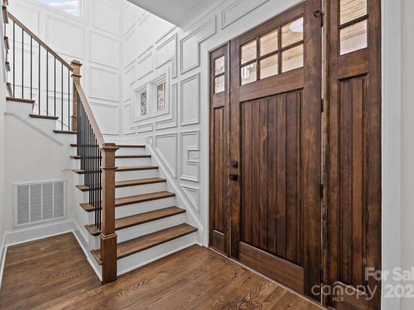 1828 Haines Street, Charlotte, NC 28216.  MLS# CAR4222253, YatesRealty ID 15262. Foyer